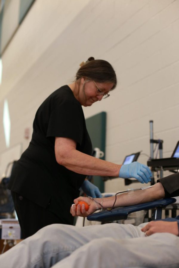 Senior Eric Waisanen gets checked on by a nurse while donating blood. Vitalant had a blood drive in the auxiliary gym on November 2nd. HOSA sponsored this event and their members were present at the event handing out cookies and water to the post-donation students. 